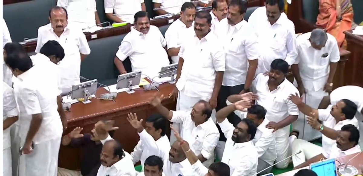 saranzz_2002's tweet photo. Premium subscriber of Assembly 🤧 @EPSTamilNadu 
Jolly panran yah live la vedika paathutu🤧 https://t.co/DZJrbWaREx