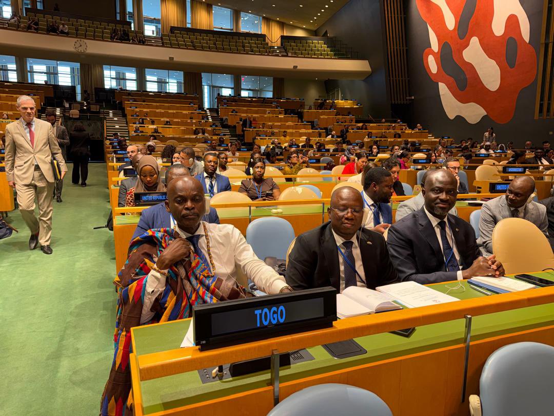 rdussey's tweet photo. A FAIR WORLD BEGINS WITH A FAIR MAP.
L’histoire retiendra qu’aujourd’hui, la communauté internationale a choisi de regarder le monde avec davantage de vérité.
The map is changing. The world is changing. @UN @UN_News_Centre @ONU_fr @_AfricanUnion 
#CorrectTheMap #FairMap #Africa #UnitedNations #UNGA #GlobalJustice #Equity #Dignity #AfricaRising #TrueSizeOfAfrica #CartographicJustice 🙏🏾🙏🏾🙏🏾🙏🏾