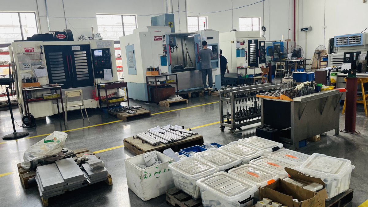 ZIERBY2026's tweet photo. From one factory in 2013 to global reach in 2025. 🌊

We don’t just build bakery equipment; we evolve with the times. Next stop: a new 15,000 sqm facility in 2026.

See our vision: https://t.co/urswHvEadm

#BakeryEquipment #FoodService https://t.co/thqQttVuMA