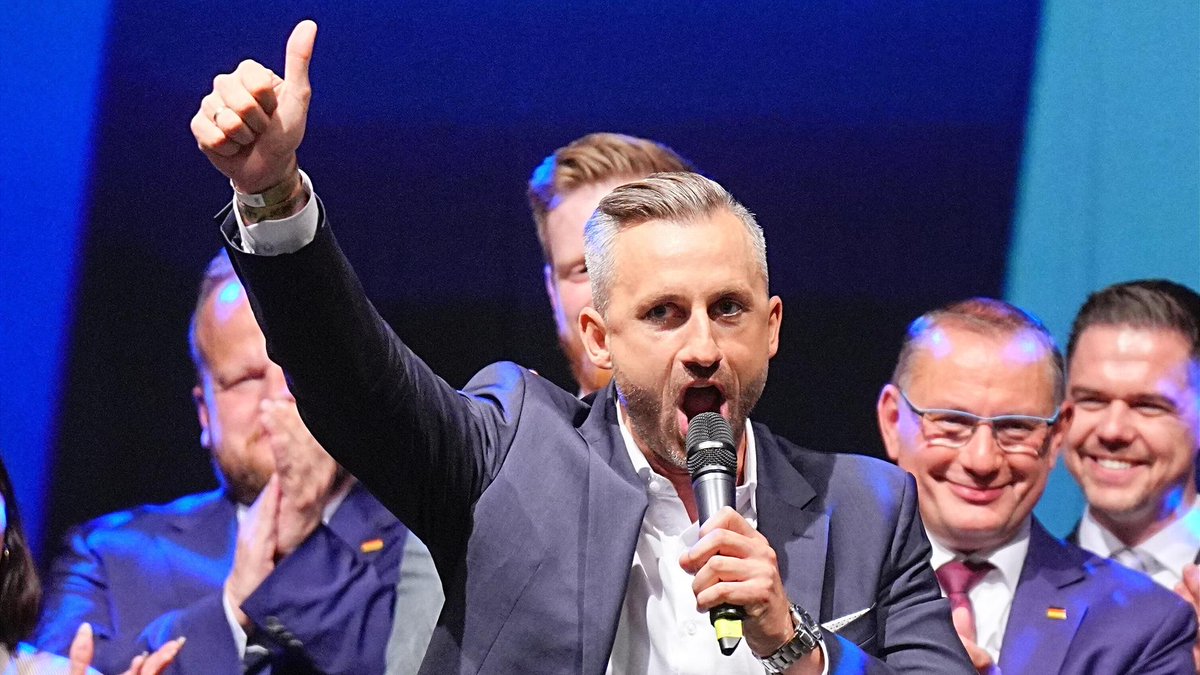 ewaldeng's tweet photo. De tot AfD-kiezers gemaakten hebben gesproken. 
En hoe... 
https://t.co/uswAUXEg42 https://t.co/tdcKJVV3hy