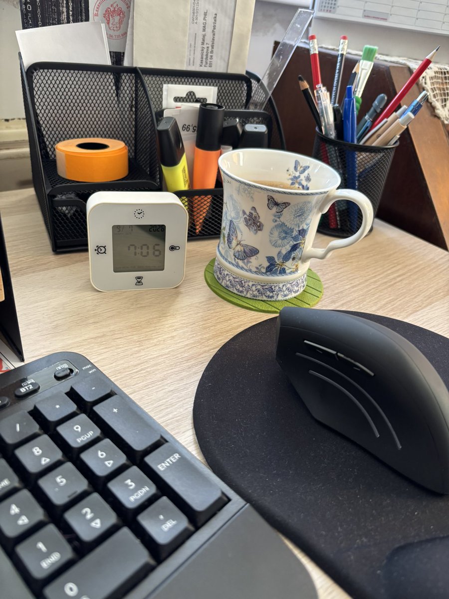 nagyselmecz's tweet photo. 7.00h ráno | čas na druhú ☕️ | usilovne pracujeme už od 5.00h ráno🇸🇰👌✅ https://t.co/w955TURKO6