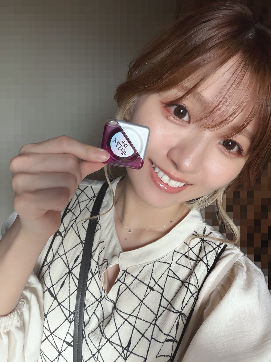 Maripo_12's tweet photo. ロート製薬さんからREJECTコラボの目薬専用冷蔵庫をいただきました！
初めて目薬冷やして使ったけど、爽快で気持ちいい🤩

ありがとうございます👀✨ https://t.co/ZUdeEm0SVk