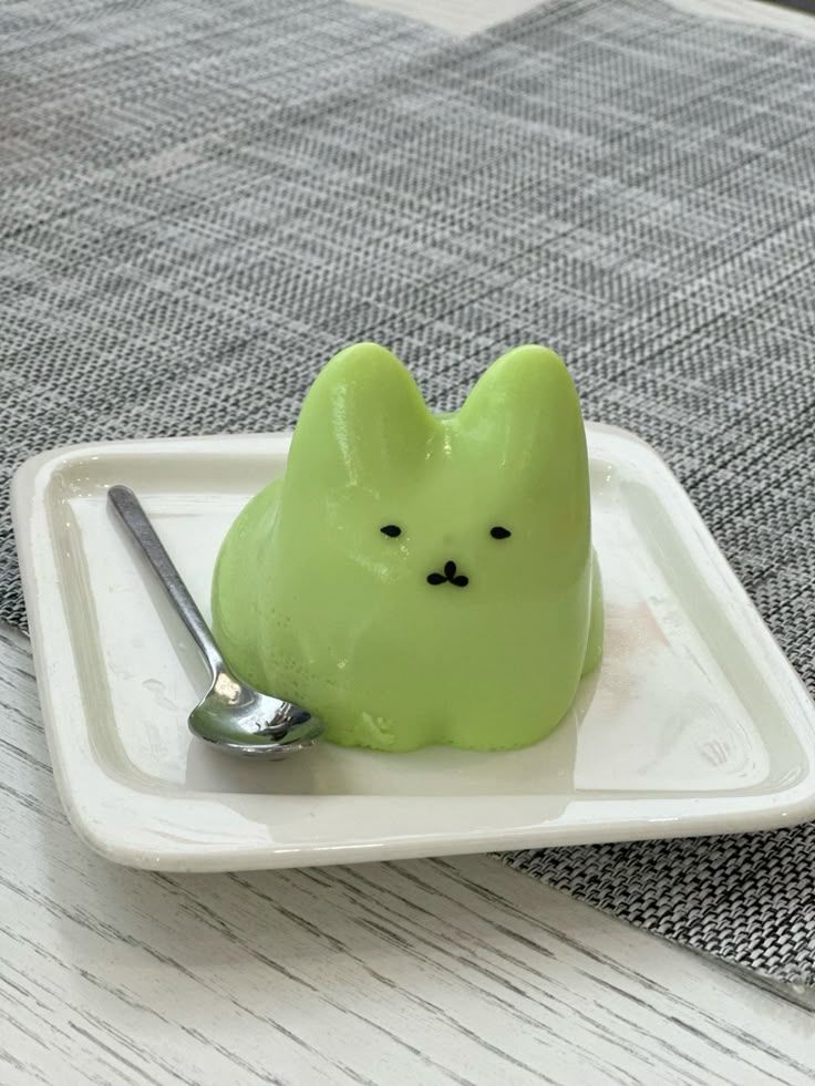 sweetxdessert's tweet photo. me on a Monday https://t.co/2RopCt6ByK