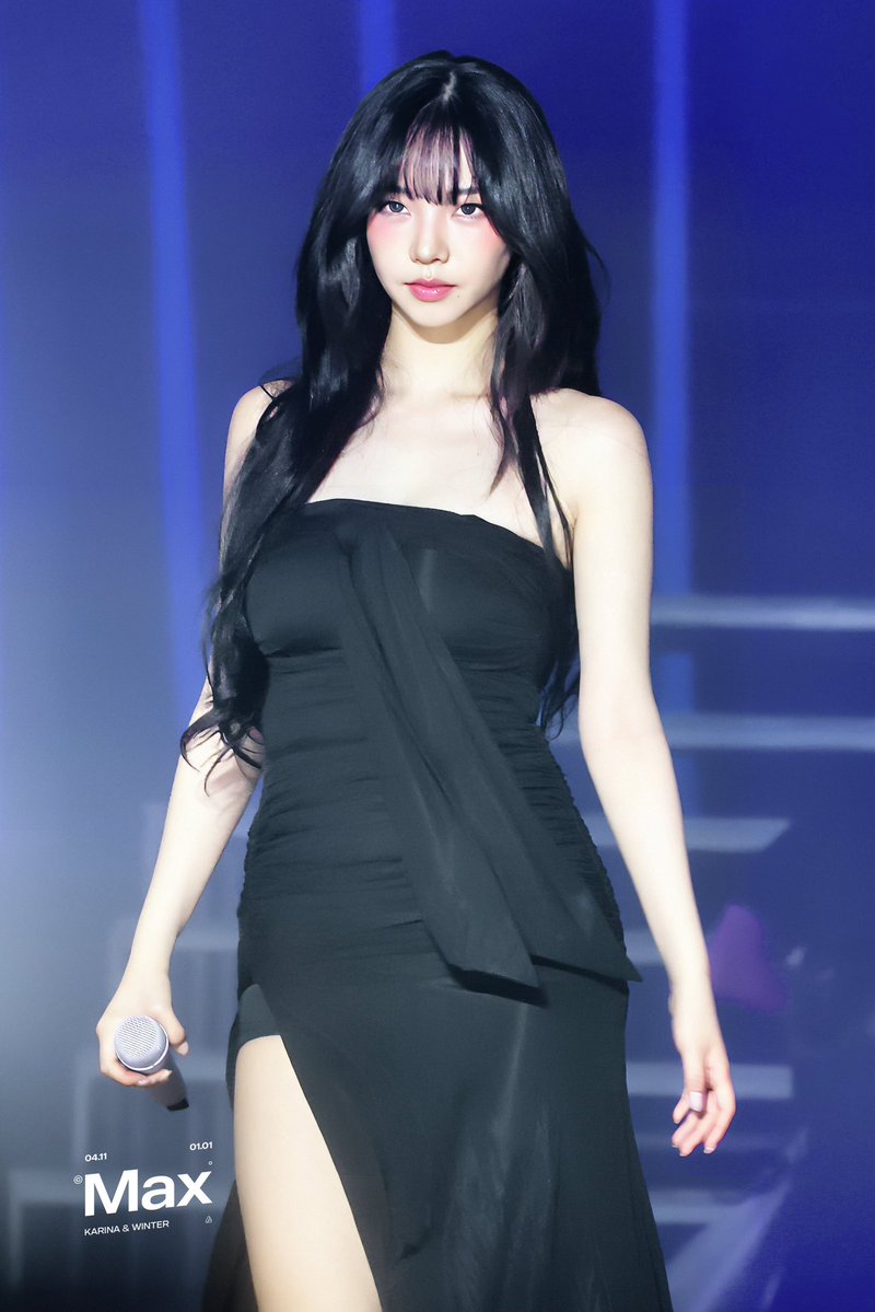 KRNLOOKS's tweet photo. KARINA LOOKS ABSOLUTELY UNREAL HERE
#KARINA #카리나 https://t.co/TGVKPLUj1W
