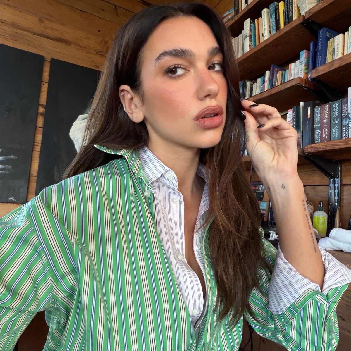 yslgirlx's tweet photo. Dua lipa https://t.co/2FEXJckKkE