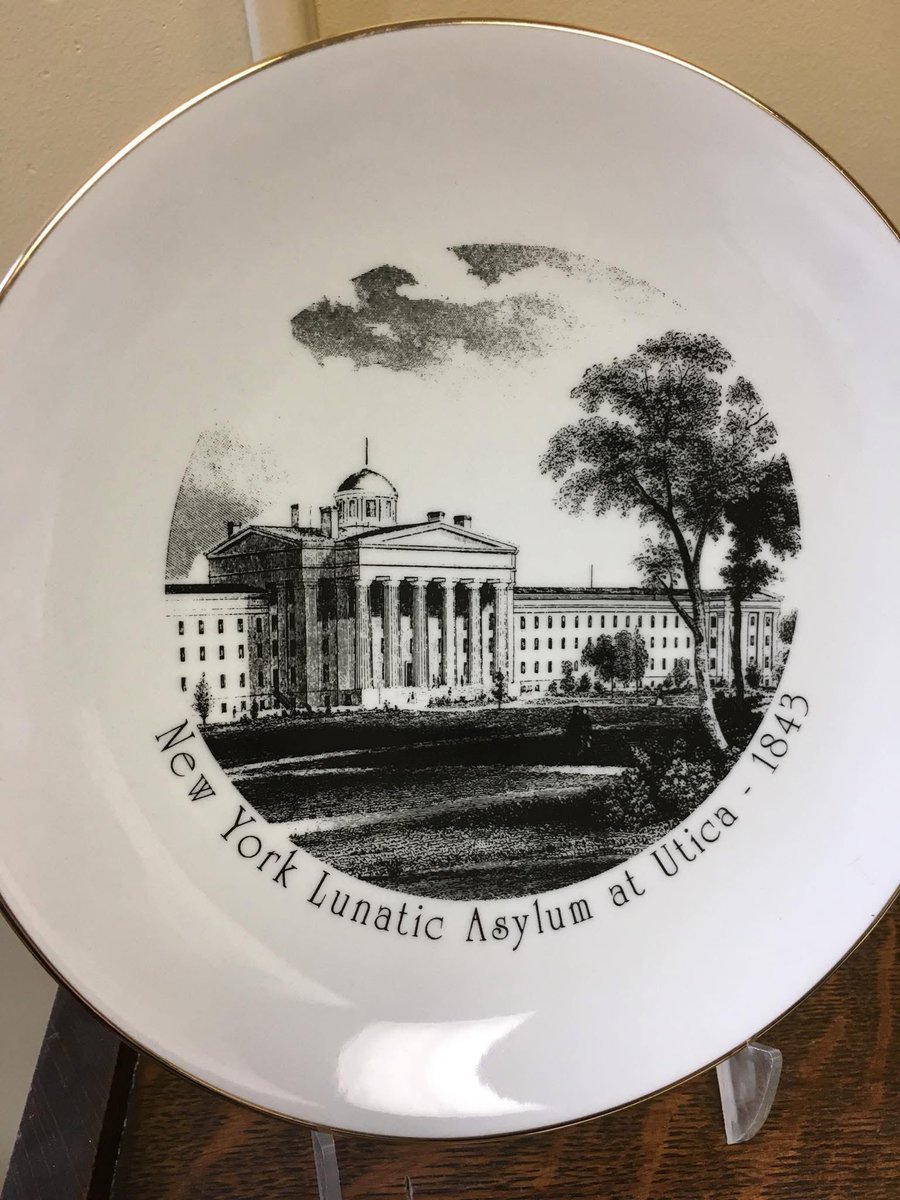traceyupnorth's tweet photo. @shagbark_hick Old Main https://t.co/eLvojqlXqX