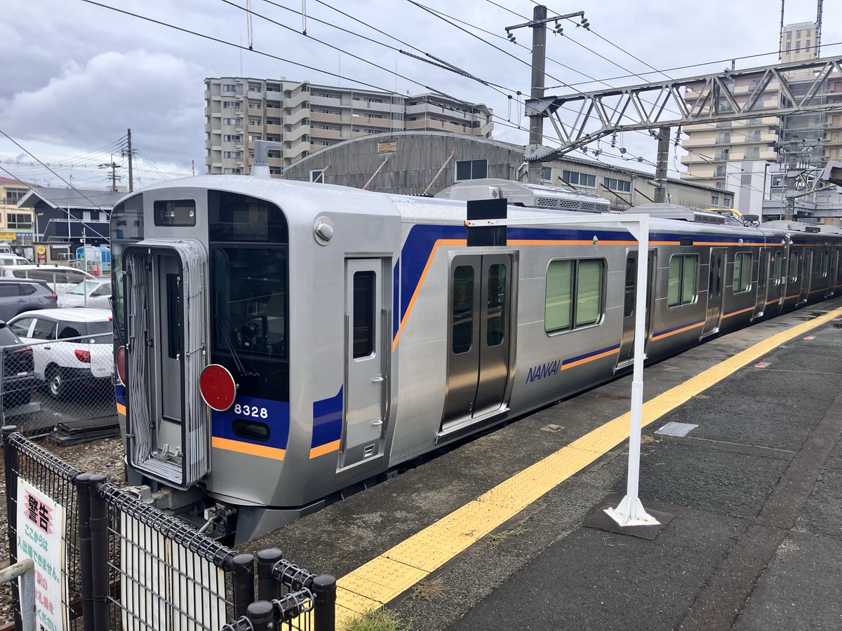 snk_ren18175's tweet photo. #甲種輸送
#近畿車両
#南海8300系
#DD200
14:48、徳庵出発。
これから、吹田貨物ターミナル向けて回送。 https://t.co/GvrcmrUbBe