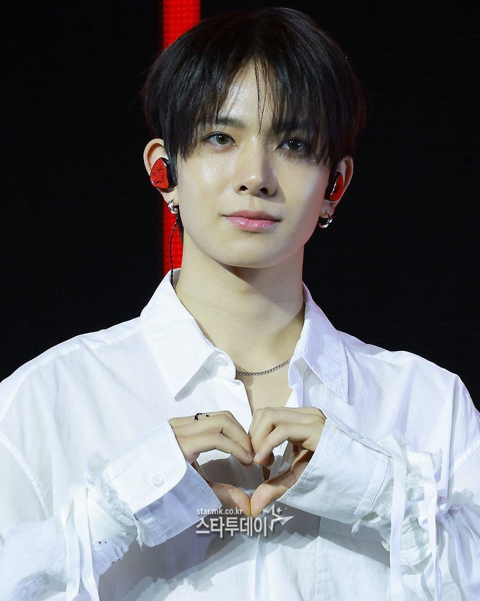 hsngpilled's tweet photo. as always, heeseung knows how to handle difficult questions with grace. he apologized :(

👤: Congratulations on Evan's solo debut. When the news of this fresh start came out, it became a huge topic of discussion.
👤: Enhypen was also on a growth trajectory, and there were a lot of voices expressing disappointment over the sudden departure. What's your honest message to those fans? Also, is there anything you've newly come to feel, or any regret about the choice you made?

🦌: First, I want to express my deep gratitude for all the attention and heartfelt words directed toward me. The decision to go solo came after truly deep discussion, but even so, I deeply understand the disappointment and concern in the fans' words.
🦌: So, as Evan, I think the greatest way I can repay that going forward is by showing this side of myself through my music and through genuine, sincere actions, and I'll also work hard to become an artist who continues to show more great, positive influence.
🦌: On another note, I've heard that you reporters have also received protest-style emails and heard concerns from various fans... I want to sincerely apologize for causing disruption to your work because of this.