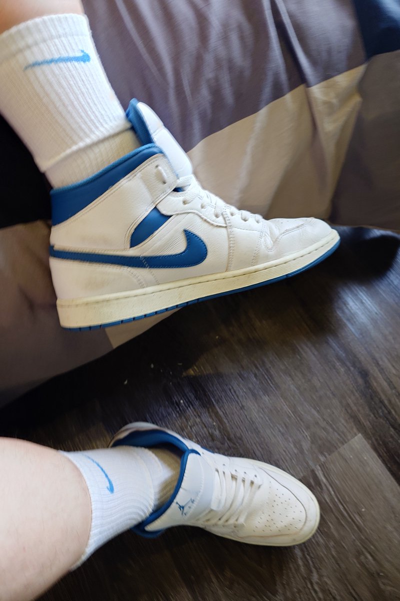 CurwenSimon's tweet photo. #ootd #nike #air #Jordan1mid over #whitenike #drifit #socks https://t.co/ez3sd4YncZ