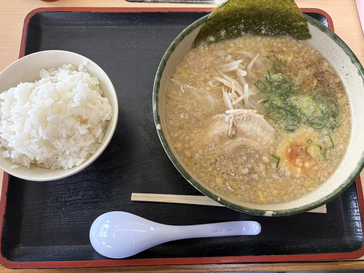 3bery26's tweet photo. 今日はもう人と喋らないので寝屋川トラックステーションでにんたまラーメン食べます https://t.co/qPe2T4U6dd