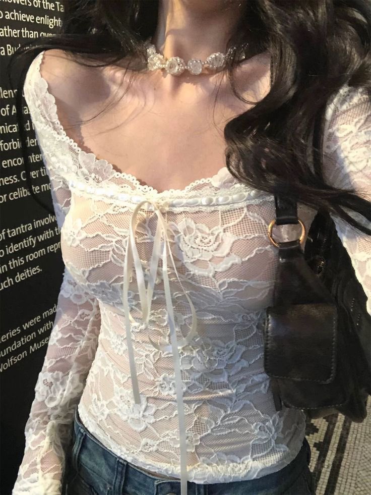 girldreamhouse's tweet photo. lacy crop🩶 https://t.co/dM3iMRrx7q