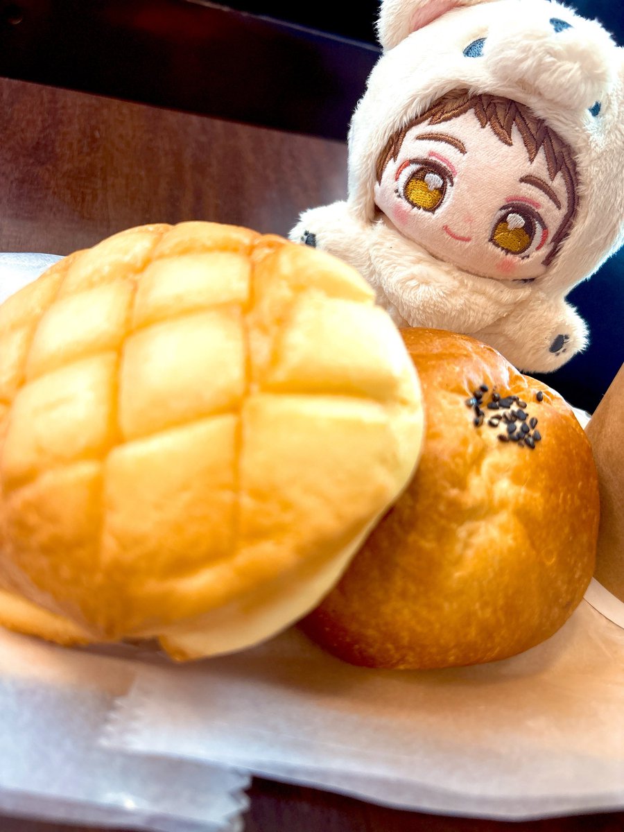 DaikiPrt's tweet photo. 今日は天満光くんの誕生日🎉🎂
おやつタイムにパンをもぐもぐしながらお祝いだぁー！！🥐🍞🥖🥯
いつも元気を届けてくれてありがとう✨
これからもスーパースターの煌めきを世界中、どこまでも広めていってね！！
お誕生日おめでとう🎊😆
#あんスタ 
#天満光誕生祭2026 https://t.co/P454X2Cx1b