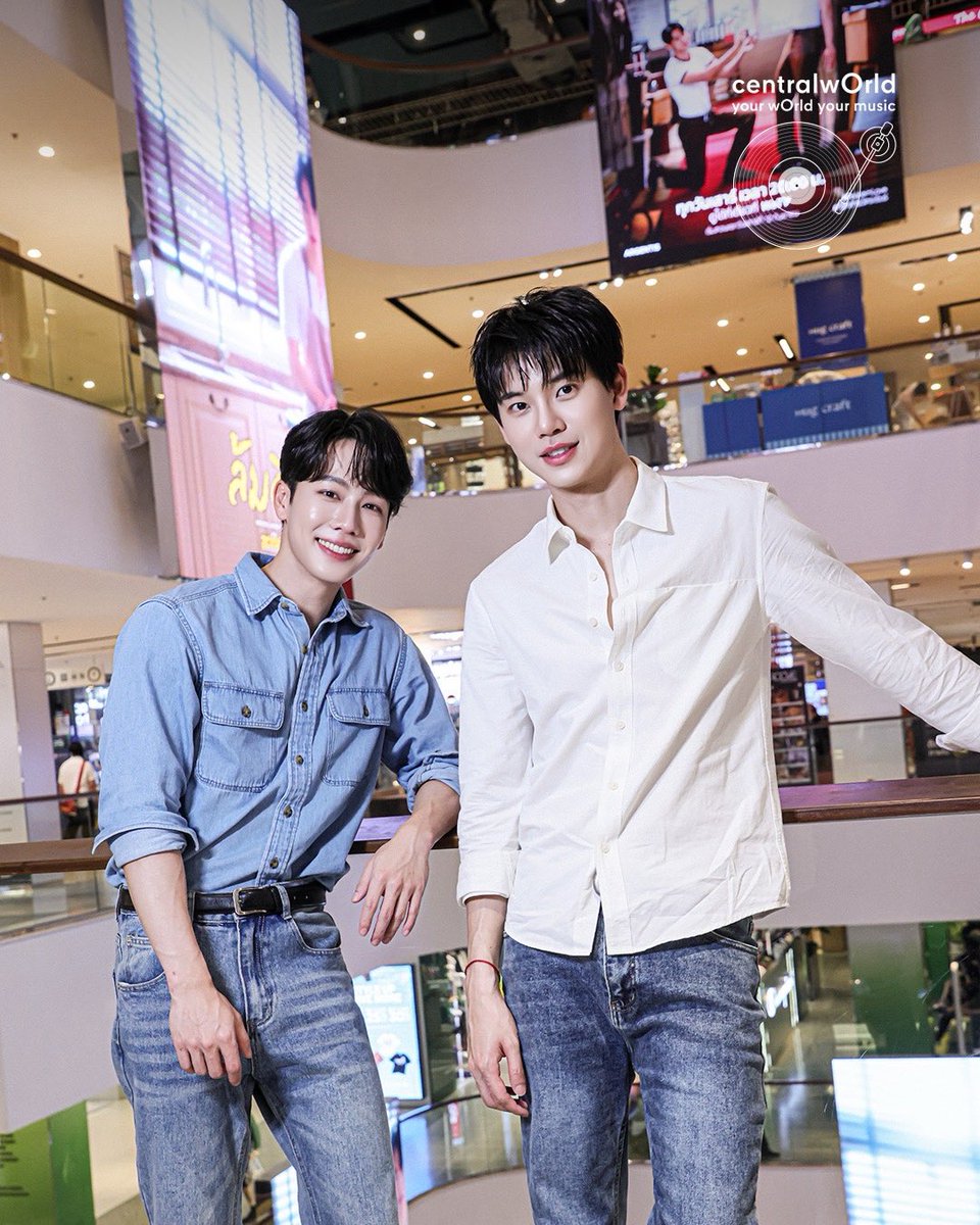 centralwOrld's tweet photo. ✨🚨 ‘หยิ่น–วอร์’ มาเก็บโมเมนต์ ‘ล้มดีล’ ON THE BIG SCREEN ที่ centralwOrld ด้วยตัวเองแล้ว! 👀🎶

centralwOrld ขอขอบคุณ ‘หยิ่น–วอร์’ ที่แวะมาเช็กอิน และเก็บโมเมนต์กับ MV เพลง “ล้มดีล” (OST. ที่รักสารวัตรเธียร์) – MARCKRIS บนจอ centralwOrld ในแคมเปญ centralwOrld your wOrld your music ✨🖤

เจ้าตัวมาเก็บช็อตแล้ว แฟน ๆ ห้ามพลาด! 👀
ตามมาเช็กอิน ถ่ายโมเมนต์กับจอใหญ่ เฟรมเดียว มุมเดียวกับ ‘หยิ่น–วอร์’ กันได้เลย

🎧 ชม MV “ล้มดีล” บน Digital Screen ทั่ว centralwOrld
📌centralwOrld Digital Void Screen
📌centralwOrld LED Main Entrance
📌centralwOrld LED Car Park
🗓 ตั้งแต่วันนี้ – 12 ก.ย. 69

#ล้มดีลMV
#ที่รักสารวัตรเธียร์
#MARCKRIS
#CTWMusicCommunity
#CTWMusicNewRelease