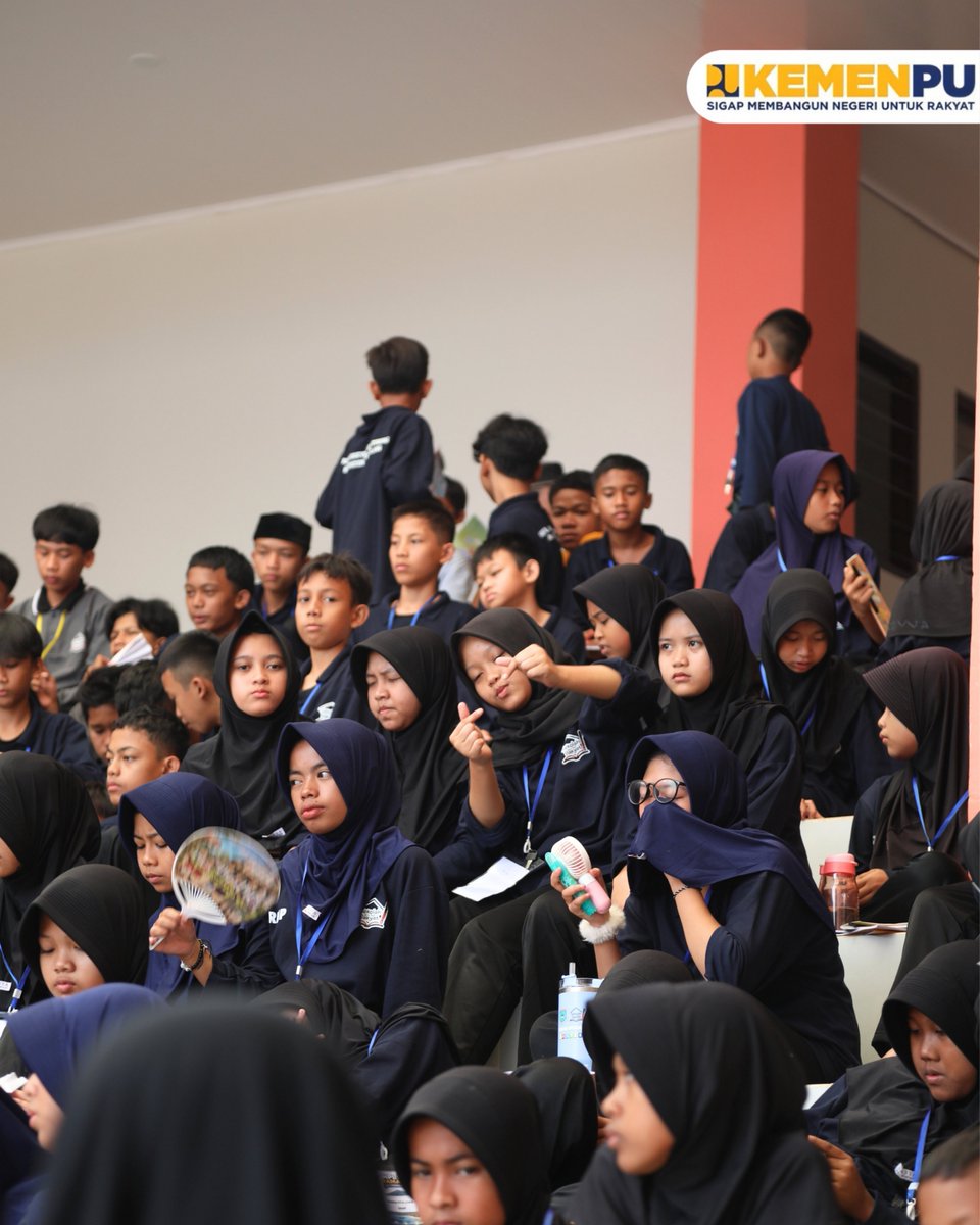 ppsbanten's tweet photo. Selamat datang peserta didik baru di Gedung Belajar Sekolah Rakyat! 
Melalui rangkaian kegiatan tahun ini, kami mengajak siswa-siswi mengenal lebih dekat fasilitas, lingkungan, serta budaya belajar yang kolaboratif dan menyenangkan di sekolah kita. https://t.co/lkLUlXuPYj