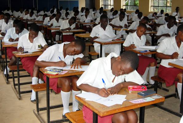 MutesiLisa2's tweet photo. President Yoweri Museveni introduced Universal Secondary Education in 2007 to increase access to secondary education, particularly for children from low-income families. The programme has enabled many young Ugandans to continue their education beyond primary school.  #M7at82 https://t.co/VobpidJiJ2