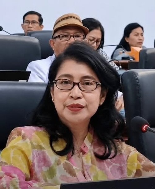 JatIkhwan's tweet photo. Isu keracunan makan pelajar sekolah kat Indonesia tu memang kejam. Bayangkan dekat 2000 pelajar sekolah sakit kena ke hospital sebab makanan dari bantuan kerajaan basi. Lagi sadis bila person in charge siap cakap "tak bau dulu ke makanan tu sebelum makan?". Korup semuanya. https://t.co/BEcjYQy2zc