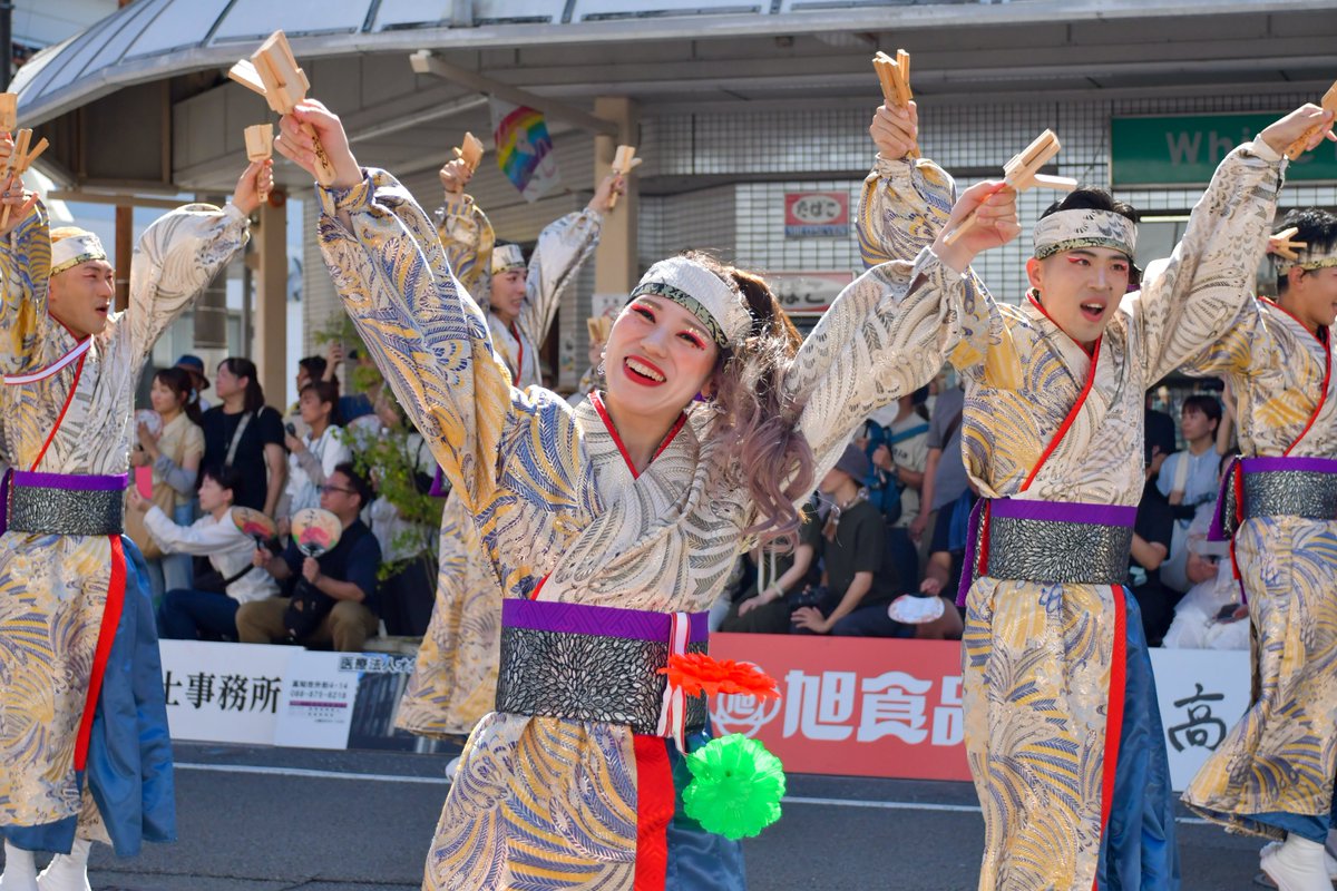 matsumasa2love1's tweet photo. 2026.8.11@高知よさこい祭り
枡形競演場にて、ふくびじんさん③

『旭日昇天』　

#高知 #よさこい祭り
#第73回よさこい祭り 
#ふくびじん 

やっと見れた！！ふくびじんさん！！
いっぱい見たくて枡形も追っかけた😁
久しぶりの再会やのに気付いて貰えて幸💕 https://t.co/6wiESay0Ot