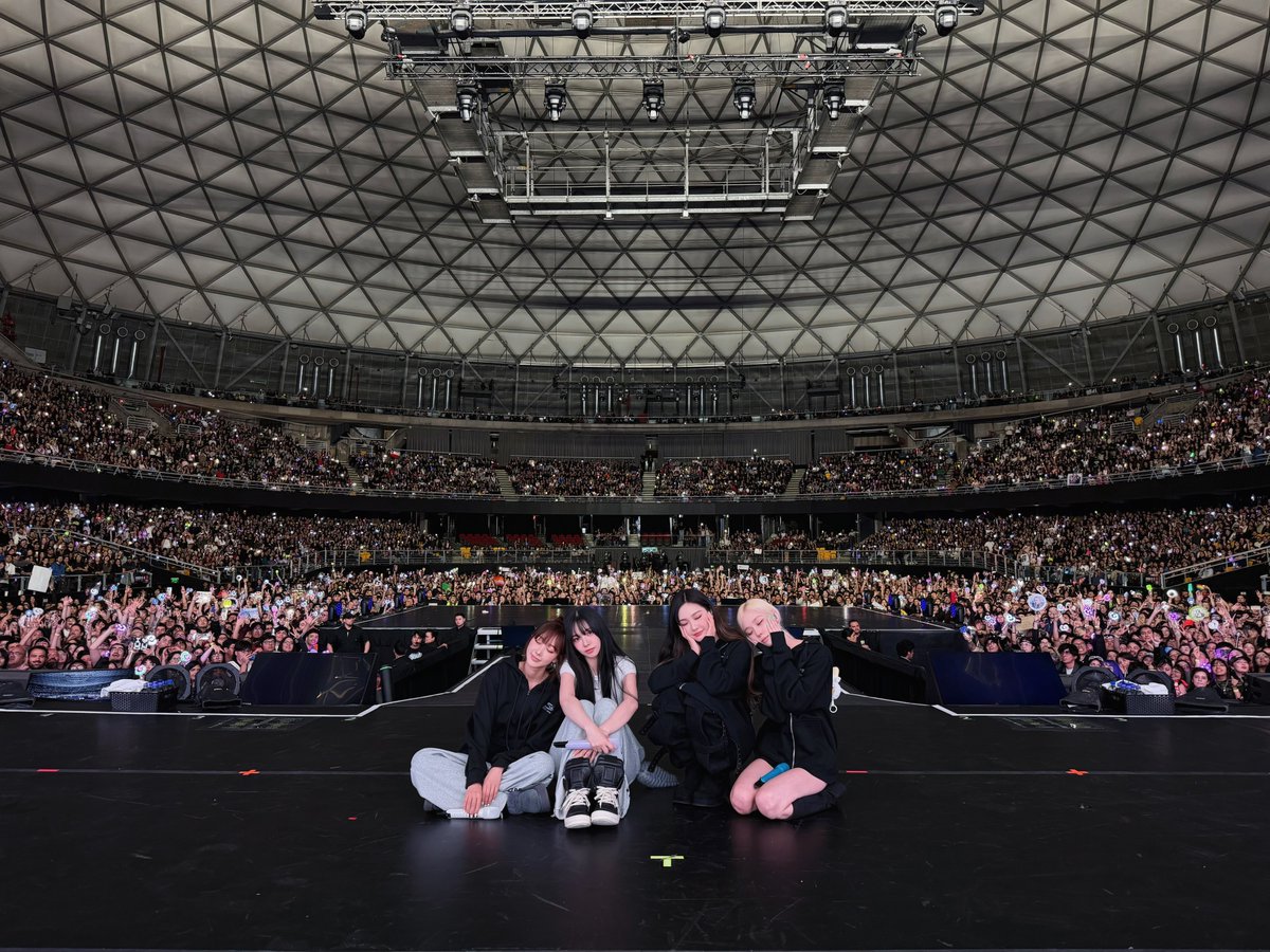 aespa_official's tweet photo. 2026-27 aespa LIVE TOUR - SYNK : COMPLæXITY - in #SANTIAGO 

#aespa #æspa #에스파
#SYNK_COMPLaeXITY
#aespa_SYNK_COMPLaeXITY https://t.co/nyWUe9FGzB