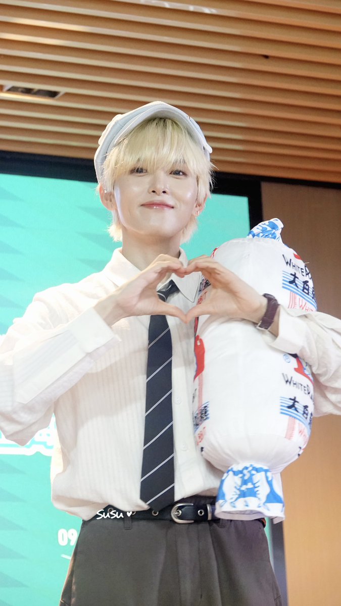 Honey_su_'s tweet photo. 달콤한 밀크캔디🍬

#려욱 #RYEOWOOK
#リョウク #厉旭 https://t.co/HRtr2yfA4n