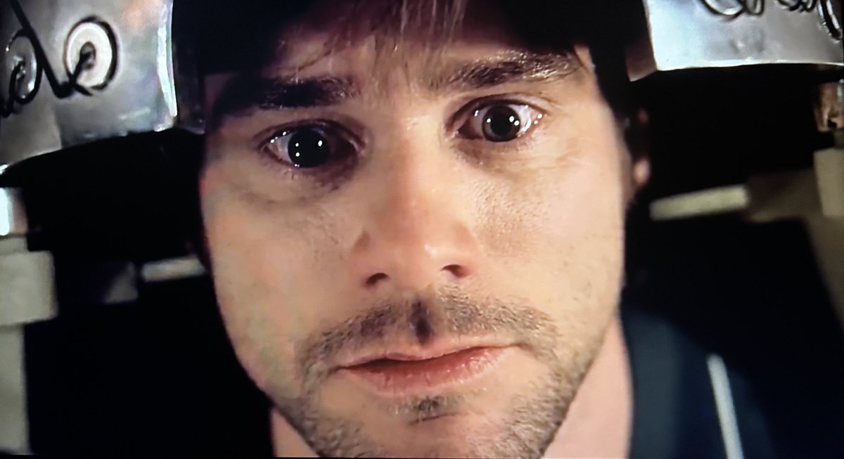 TweetsofOneGirl's tweet photo. Eternal Sunshine of the Spotless Mind (2004) dir. Gondry https://t.co/GubR4UfVnc