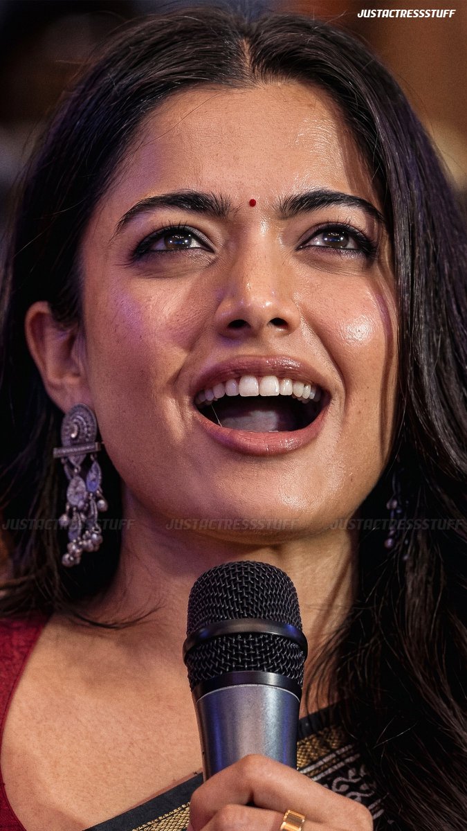 CHarsha15's tweet photo. Me : medam im biggest fan 
Rashu: Tq love my all fan's 
Me :  okati medam ikkada kadu stage venuka 
Rashu :event full ga unna avvadu 
Me : medam surprise undhi ani teaukoni vella eyes close medam 
Rashu :ok 
Me na modda ne RASHU hands ki debbaki shock medam 👅💦💦🫦 https://t.co/tYFYmvtnXI