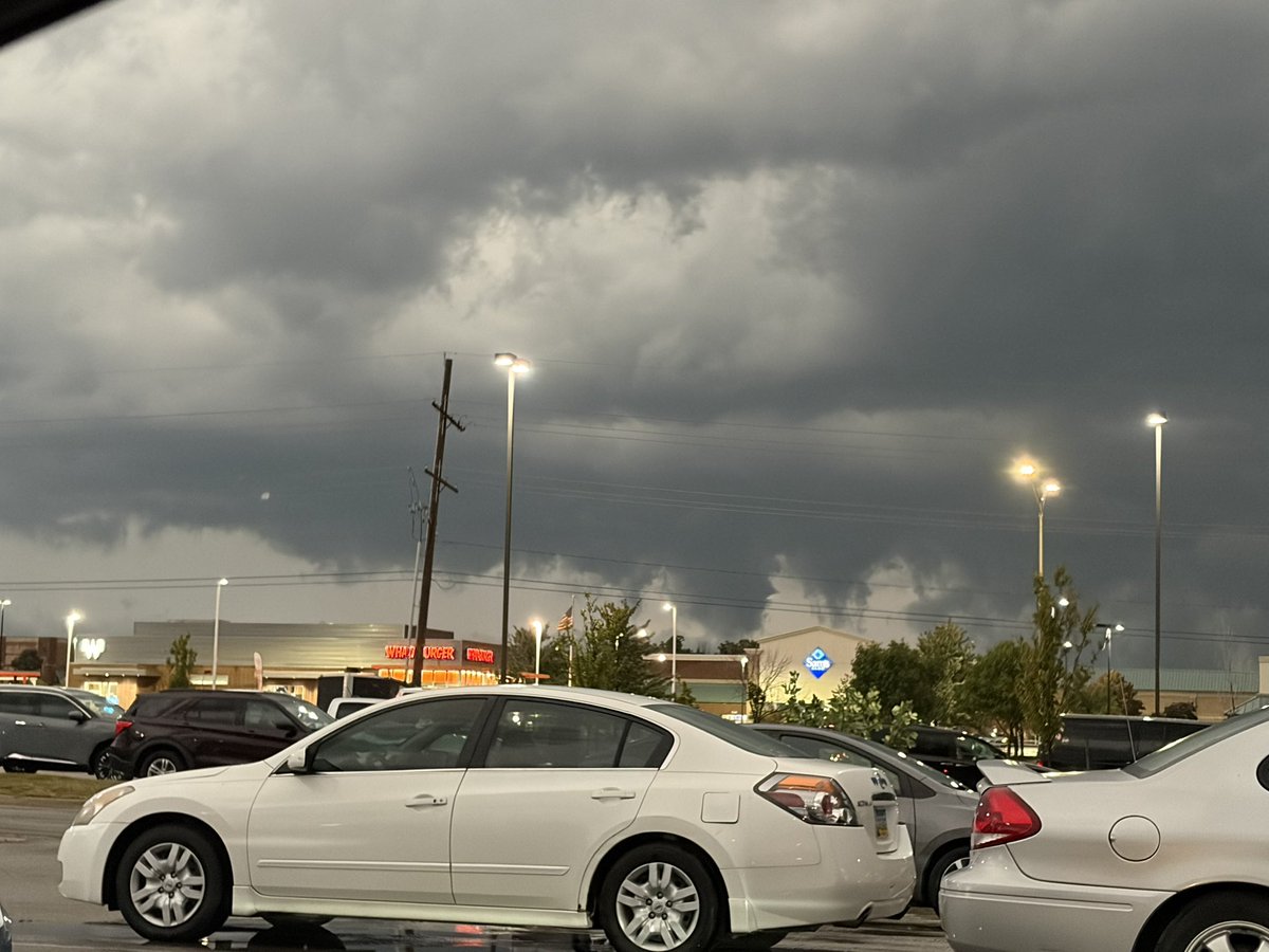 ErikaLowe9's tweet photo. 135th and 69 highway @fox4wx @WesWeather @glezak https://t.co/8d8W7nQ6py