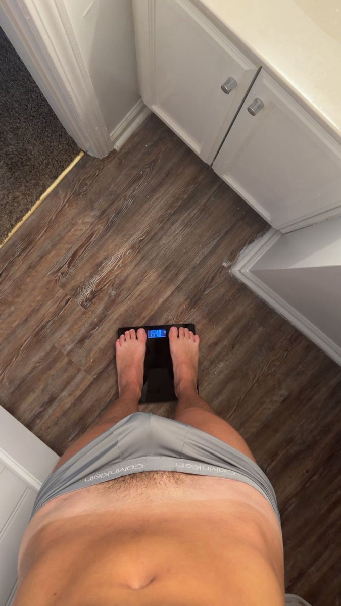 alexitjt's tweet photo. A little weigh in🍆 https://t.co/W8RcbvT60Z