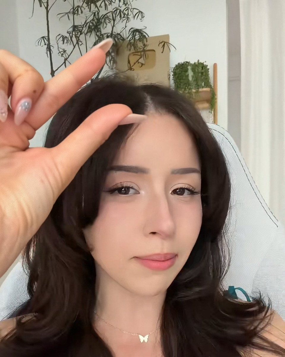 celebS1mp's tweet photo. Poki knows 🤏 https://t.co/qcfvvID1r2