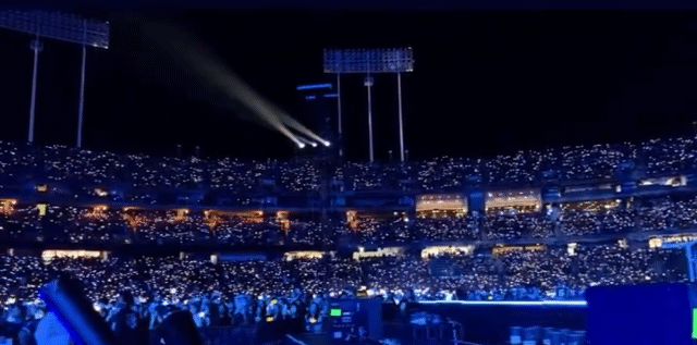 pannchoa's tweet photo. BigBang fills up the entire Oakland stadium with no English songs and no western promotions
https://t.co/TDUuNQLph2 https://t.co/qRAbo1wfWv