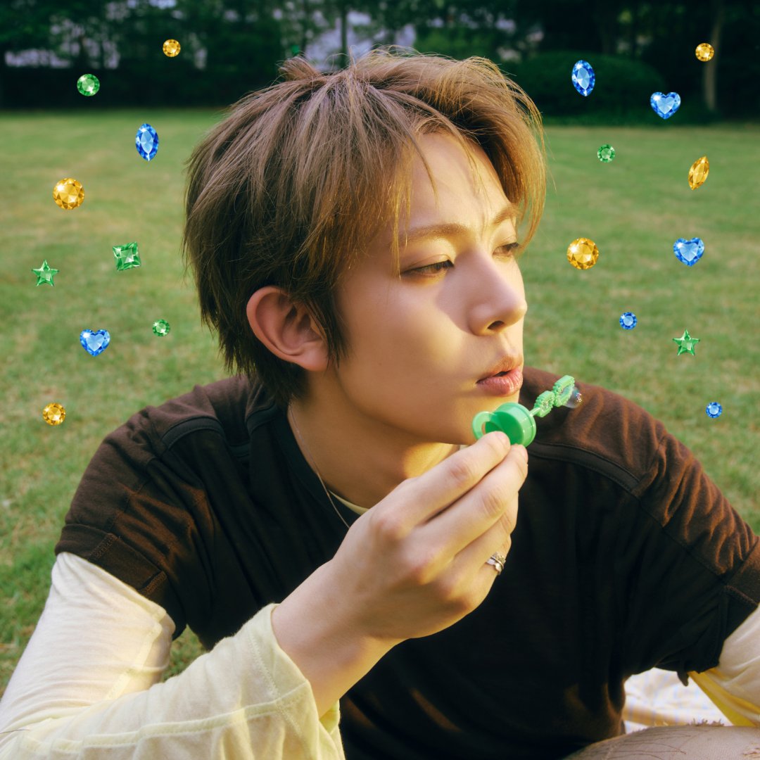 oliveyoung's tweet photo. ㅤㅤ💎✨축✨💎
✨💎EVAN(에반)💎✨
  ✨💎컴백기념💎✨

비다즐링으로 빤짝빤짝 꾸미는 중!
눈부실 준비 된 에버 올갱이들은 RT💕

💚팔로우 + RT = 친필 사인 CD 1장(5명)
💚발표 : 9/21(월) https://t.co/joZqVG1rDh
