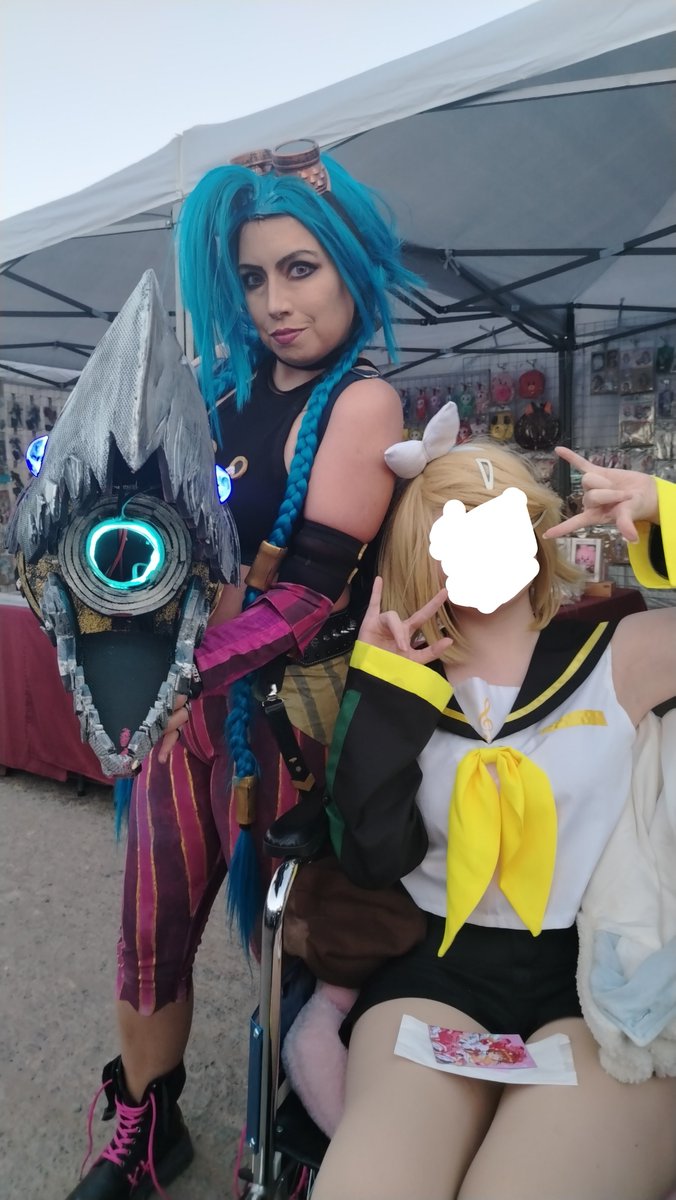 HitomeDraw's tweet photo. Estuvo super entretenido! Les dejo unas fotitos del cosplay y de fotitos con otros cosplayers 🌷 https://t.co/EeRz7AjnFT