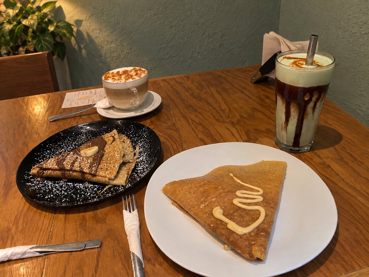lvzme13's tweet photo. Which do you prefer: sweet or savory crepes? 🥞💕 https://t.co/VxKbH0t5QT