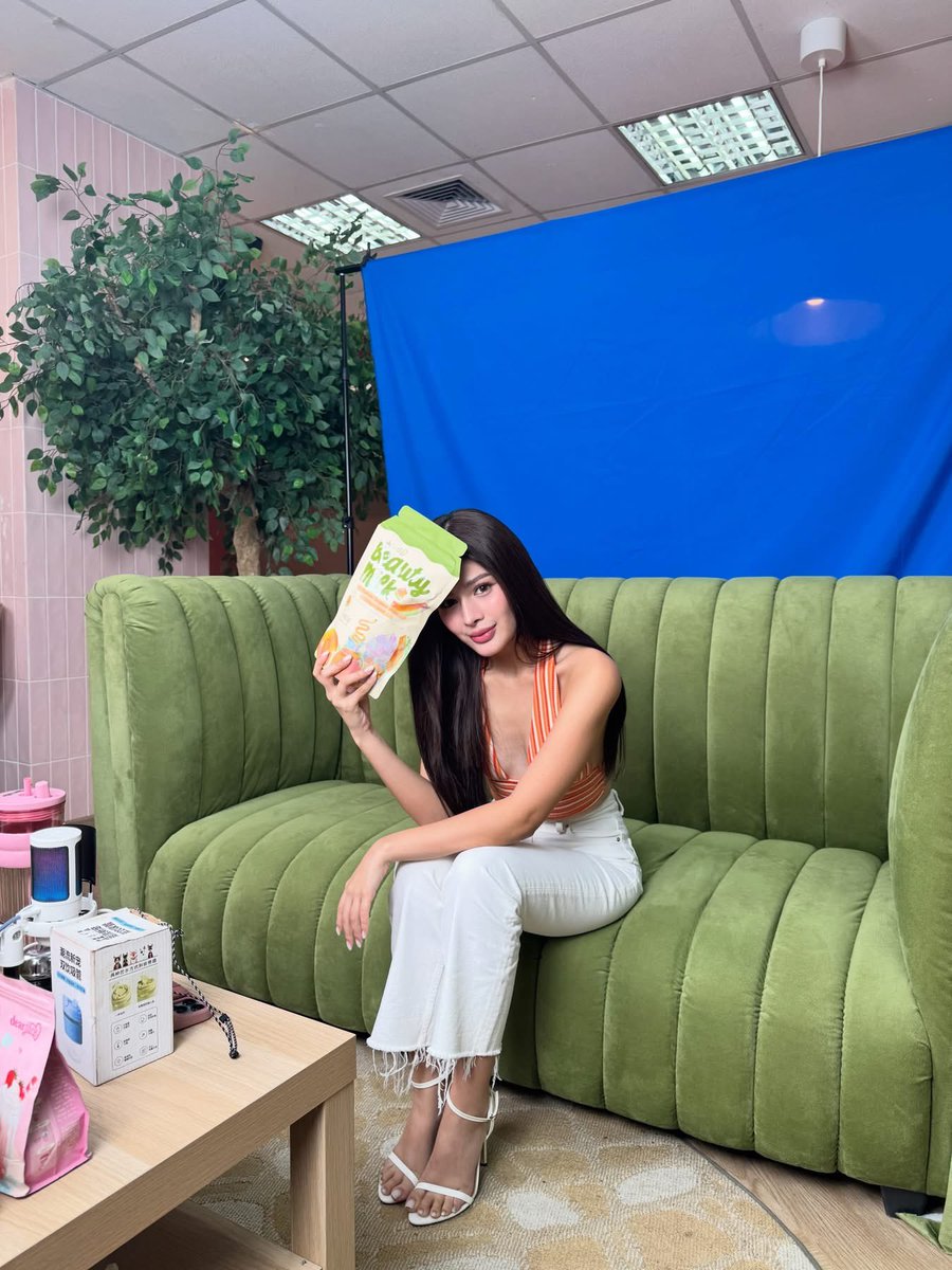 Sparkle_GMA's tweet photo. The sold-out queen has entered the chat ✨ AZ Martinez serving looks and good vibes at yesterday’s #DearFace live selling on TikTok 🛍️

#AZMartinez https://t.co/pZJ646o0Ov