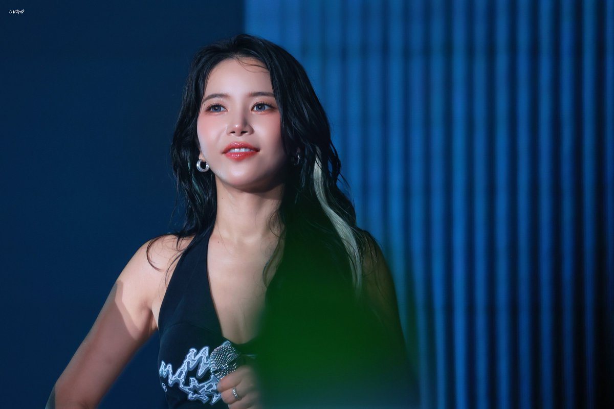 0o0_4x4ever's tweet photo. 260621 마마무 콘서트 4WARD in Seoul
#용용하면죽겠지 #yongyongdie 
#마마무 #솔라 
#MAMAMOO #SOLAR https://t.co/PIEQQNQUat