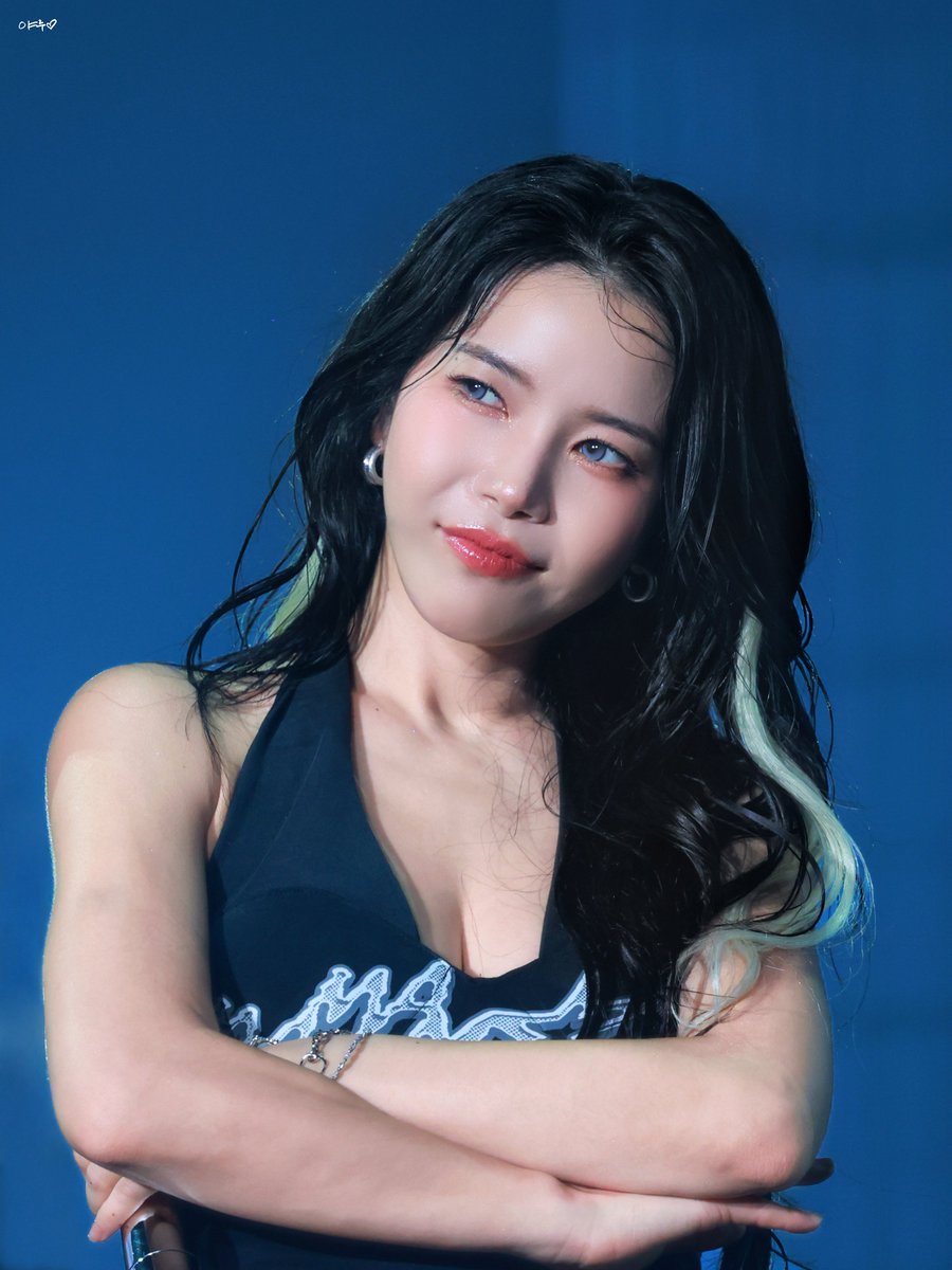 0o0_4x4ever's tweet photo. 260621 마마무 콘서트 4WARD in Seoul
#용용하면죽겠지 #yongyongdie 
#마마무 #솔라 
#MAMAMOO #SOLAR https://t.co/PIEQQNQUat