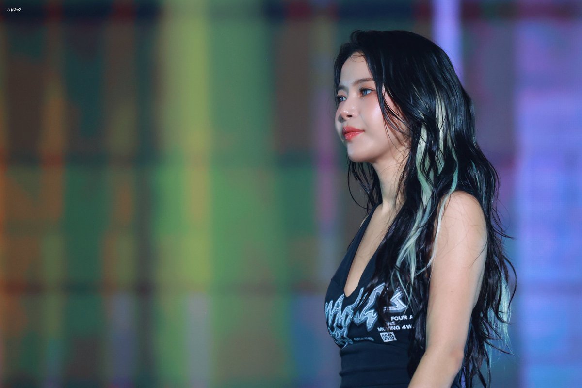 0o0_4x4ever's tweet photo. 260621 마마무 콘서트 4WARD in Seoul
#용용하면죽겠지 #yongyongdie 
#마마무 #솔라 
#MAMAMOO #SOLAR https://t.co/PIEQQNQUat