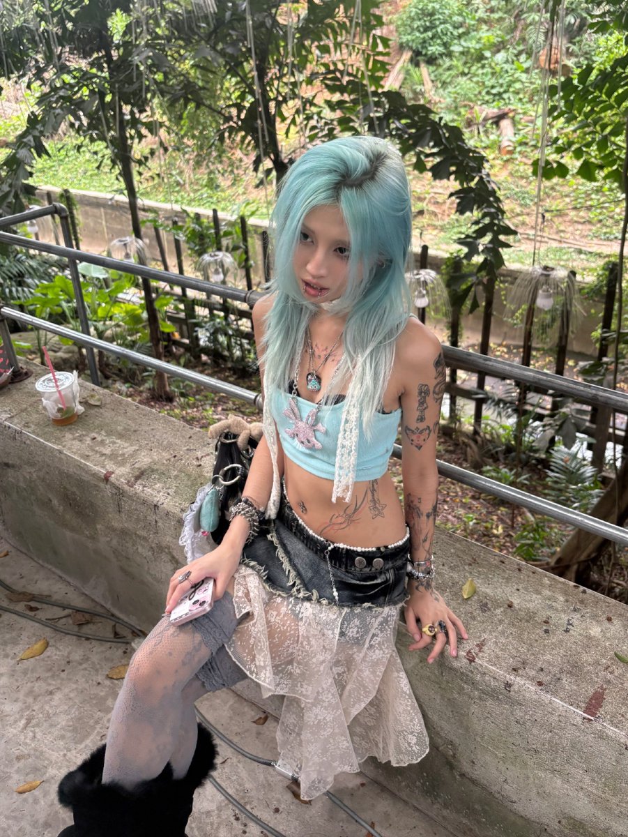 poisonstrz's tweet photo. — is it ever too late? ★ https://t.co/3heE7McbxA