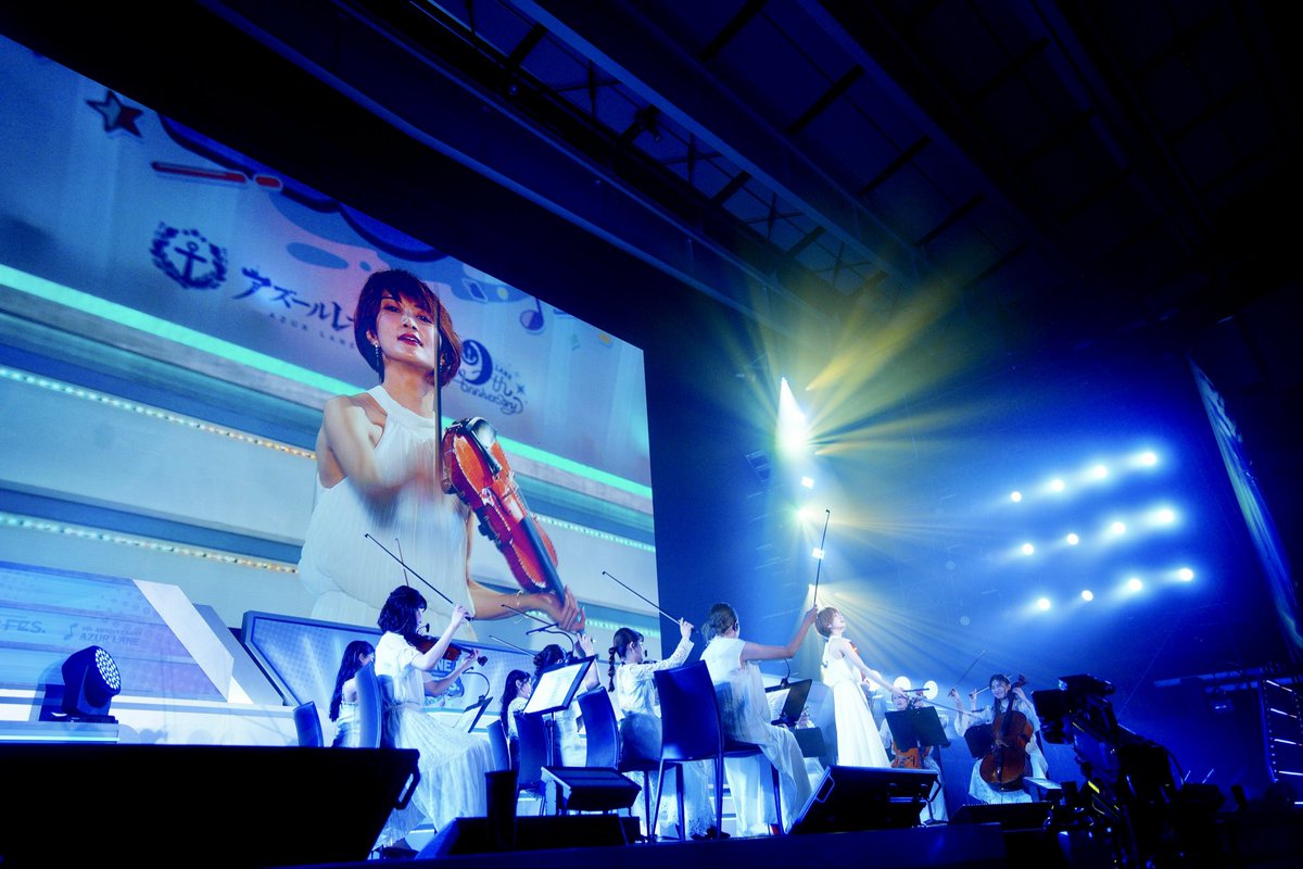 AyAsA_violin's tweet photo. 「AZUR LANE SPECIAL MUSI9 LIVE」
ライブ中のお写真をいただいたので🤍
アズレンロイヤル室内楽団🎻🎻🎻🎻🎻
#アズレンMUSI9FES
#アズールレーン 
#アズレン9周年 https://t.co/DMdATXcIHr
