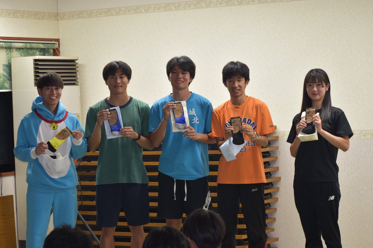 uectf's tweet photo. 合宿3日目‼️

短距離はサニアで長距離は峰の腹で練習を行いました🏃‍♂️
その後みんなで集まって1年生の自己紹介、昨日のダボスでの戦績発表がありました‼️ https://t.co/sqsCt72Y8Q