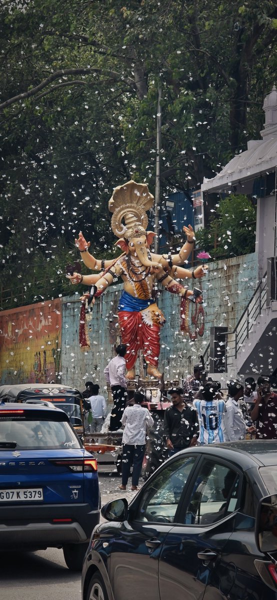 obsesso_cinema's tweet photo. The Festive Season Begins ...
Aagamanam
#Ganesha
#Hyderabad
#Randomclick
#Streetphoto https://t.co/nNPdB1d4Kc