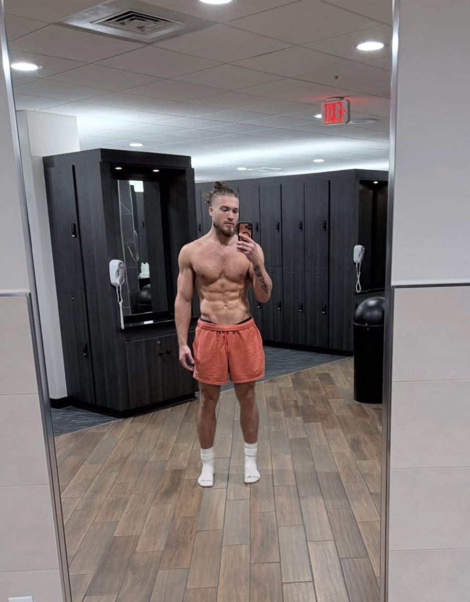 401Kendal's tweet photo. when’s he coming to nxt tv https://t.co/7BhHf06rTv