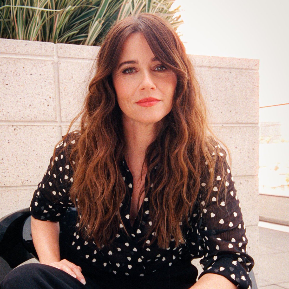 BuzzingPop's tweet photo. Linda Cardellini is now an Emmy winner. https://t.co/8nIxDw1Sk1