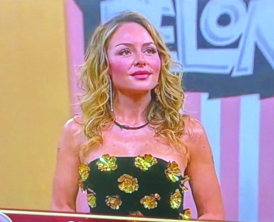 DianaHuerfanita's tweet photo. No me hablen! Estoy salvando a esta peligrosa!!!!! 

Como Gemidora pro Max, aquí ando gimiendo por ella… ay qué??? Apoyándola pues!!!!! 

GEMA NO SE VA

#LaCasaDeLosFamososMéxico https://t.co/rCpUzpOenu
