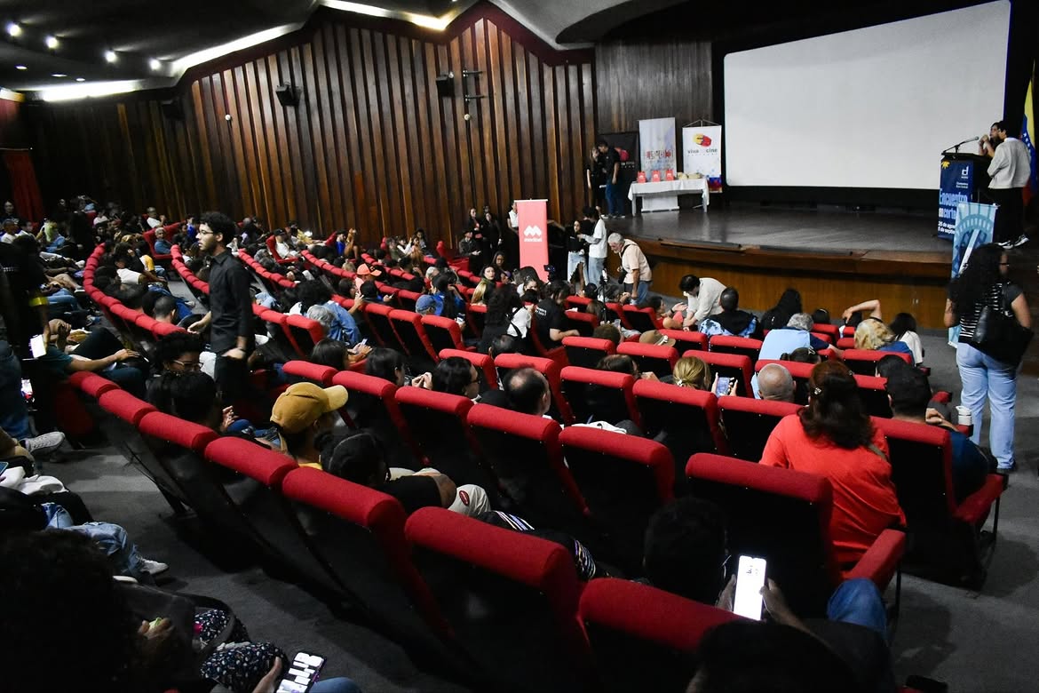 minculturave's tweet photo. El joven talento del séptimo arte venezolano celebró en la sala Cinemateca del Museo de Bellas Artes (MBA) el cierre de la tercera edición del festival Encuentro en Corto: Cine Estudiantil 2026. https://t.co/W4WGNBkfJk