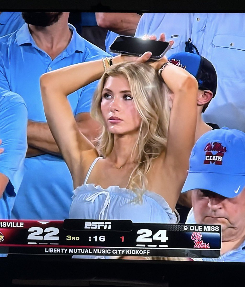 Blake69Barnettt's tweet photo. I would drag my dick through 600 miles of broken glass just to get her to touch me for 7 seconds #lank #gatorade #pleasepleaseplease https://t.co/YFyX83dAJy