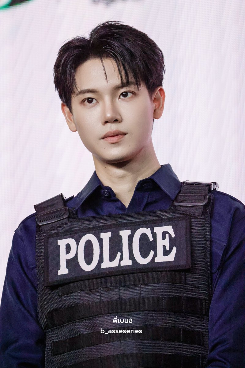 b_asseseries's tweet photo. และแน่นอน ตำแหน่ง “ตำรวจสุดหล่อ” ขวัญใจประชาชน ก็ต้องคนนี้ 😊😊

POLICE IN LOVE PREAW CHARITY PARAGON

#SiamParagonxPreawxPIL
@yinyin_anw #yinyin_anw https://t.co/wIK5tGxrbY