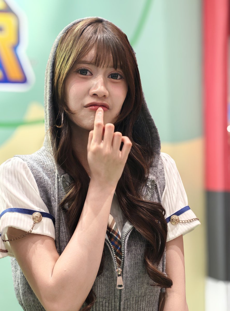 ShaneDL12's tweet photo. A legendary fairy type was seen at the Pokémon Mezastar Event! So cute, so pretty and mischievous, with an addiction for K-Drama 😋
#KLP48 #DeviKLP48 https://t.co/sFHXWlZPDP