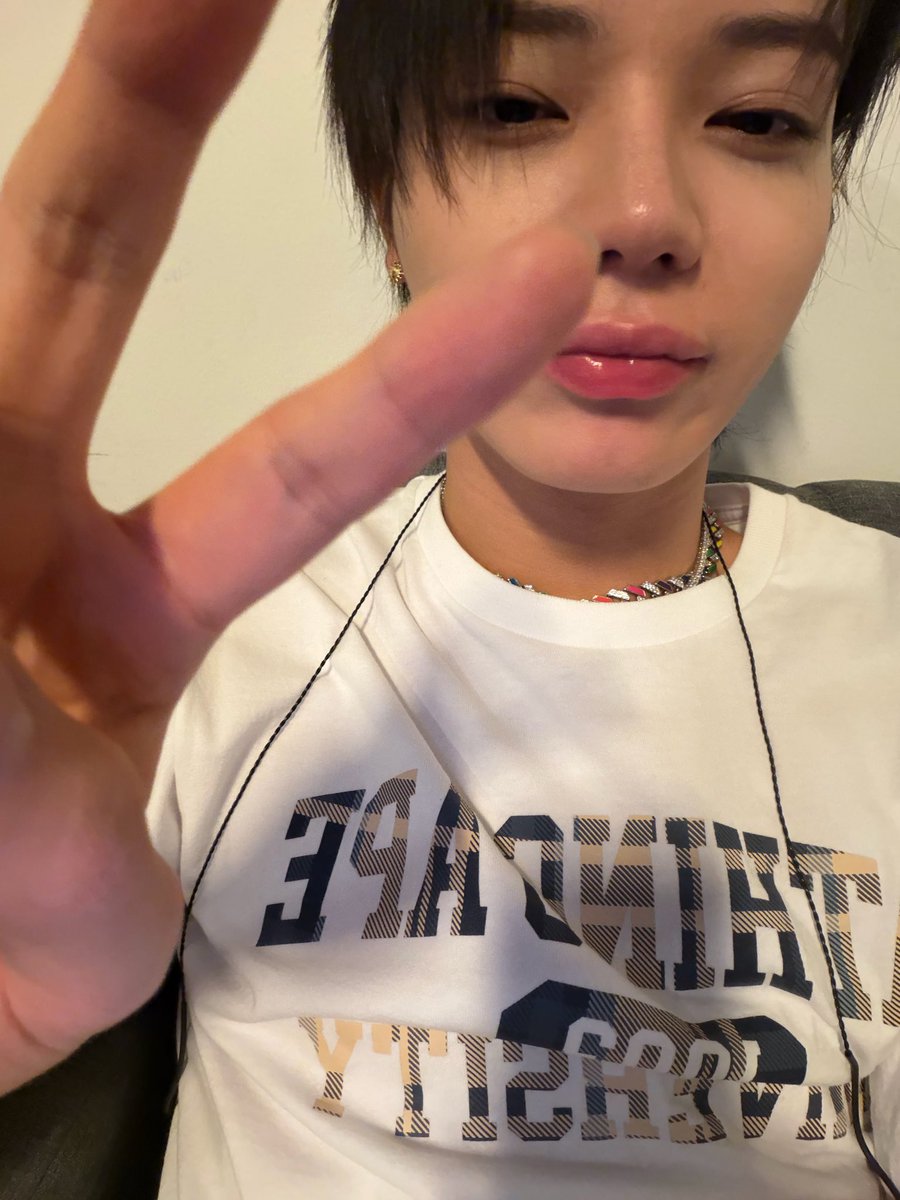 dari__ohyul's tweet photo. #SMS_Ohyul_Hari_Ini - 260906 | 20.29 CST

🐈‍⬛ *kirim foto*
🐈‍⬛ ner bener dah wkwk

🐈‍⬛ *kirim foto*
🐈‍⬛ enih hadiah wkwk

#OHYUL #오율 https://t.co/FGmKGZ5aOL