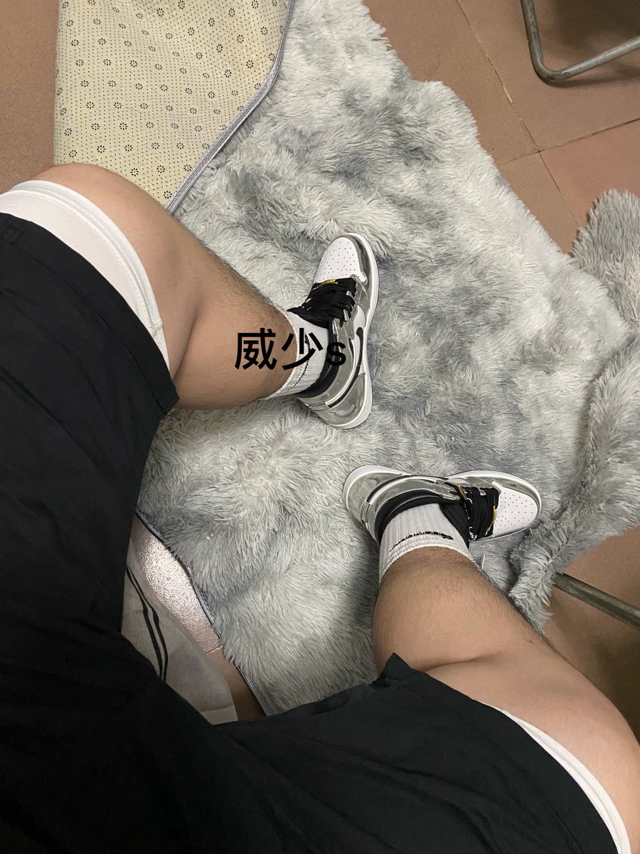 Dom5418's tweet photo. 贱狗找好自己的位置 https://t.co/fxhlDWojEi
