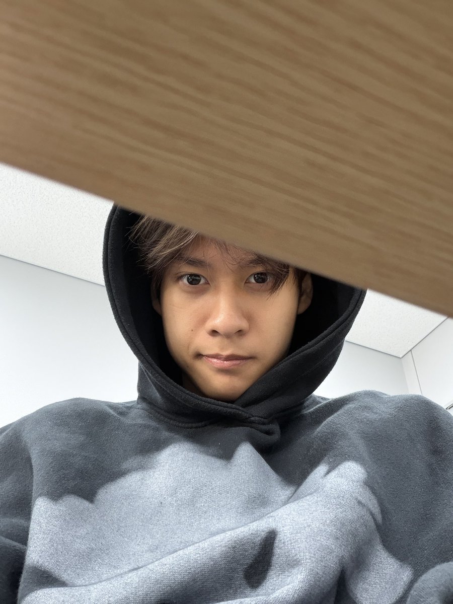 bsurasee_'s tweet photo. วันจันทร์เเสนสุข ขอให้พี่ๆตั้งใจเรียนตั้งใจทํางานกันน้าคับบบ ส่วนผมขอลาไปนอน เอ้ย ตั้งใจเรียนก่อน 🦉 https://t.co/2llpCgdwz0